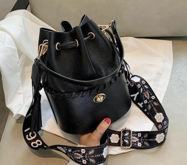 new web celebrity cross-body bag with wide shoulder strap and bucket for women's bags in summer
new web celebrity cross-body bag with wide shoulder strap and bucket for women's bags in summer
