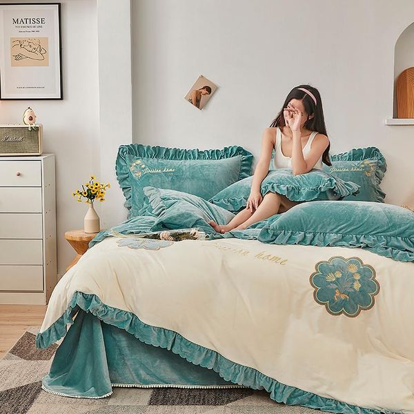 bedding sets 2021 winter flannel set king super warm soft embroiedery fleece duvet cover bed linen pillowcase wedding home textile
bedding sets 2021 winter flannel set king super warm soft embroiedery fleece duvet cover bed linen pillowcase wedding home textile