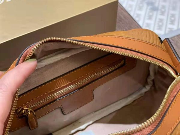2021 all-match simple style camera bags personality casual one-shoulder diagonal bag luxury designer ladies handbags two colors optional
2021 all-match simple style camera bags personality casual one-shoulder diagonal bag luxury designer ladies handbags two colors optional
