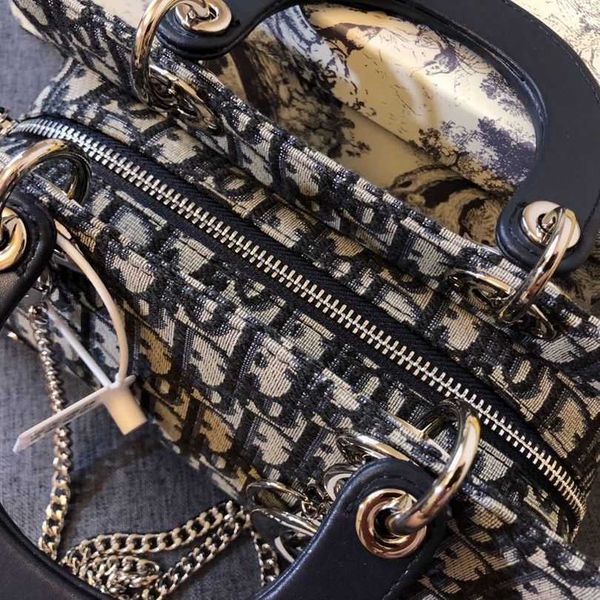 2021 new bag women's trendy little fragrance messenger bag fashion leisure one shoulder handbag handbag zly
2021 new bag women's trendy little fragrance messenger bag fashion leisure one shoulder handbag handbag zly