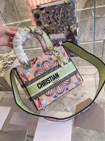 2021 mirage canvas embroidery fashion cool princess bag out of the street travel one shoulder messenger luxuryss designerss yw
2021 mirage canvas embroidery fashion cool princess bag out of the street travel one shoulder messenger luxuryss designerss yw