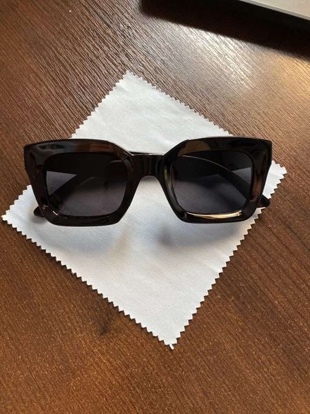 black vintage frame square large women sunglasses retro designer shades ladies eyewear uv400
black vintage frame square large women sunglasses retro designer shades ladies eyewear uv400