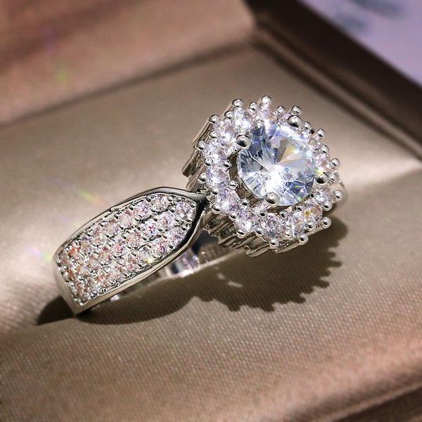 wedding rings 2021european and american classic star studded with a large grade zircon diamond ring for the party, Slivery;golden
wedding rings 2021european and american classic star studded with a large grade zircon diamond ring for the party, Slivery;golden