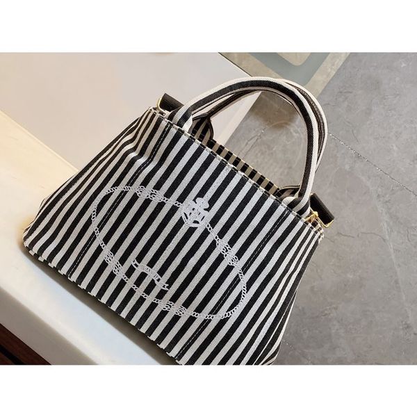 classic fashion, large capacity boston bag,luxurys designers bags,handbag, womens handbags purses 29-20cm
classic fashion, large capacity boston bag,luxurys designers bags,handbag, womens handbags purses 29-20cm