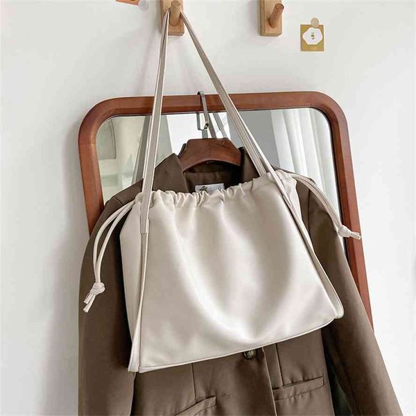 drawstring 2021 new leisure bucket women's fashion simple one shoulder messenger tote bag
drawstring 2021 new leisure bucket women's fashion simple one shoulder messenger tote bag