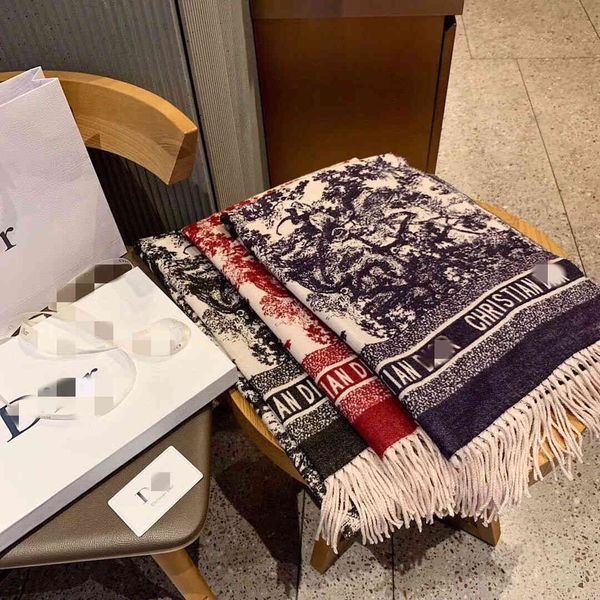 2021 new family cashmere integral scarf shawl gift box live broadcast yang mi animal scarf, Blue;gray
2021 new family cashmere integral scarf shawl gift box live broadcast yang mi animal scarf, Blue;gray