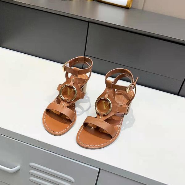 women genuine leather metal decoration sandals t-strap sandal summer high heels shoes ladies party shoes black brown with box
women genuine leather metal decoration sandals t-strap sandal summer high heels shoes ladies party shoes black brown with box