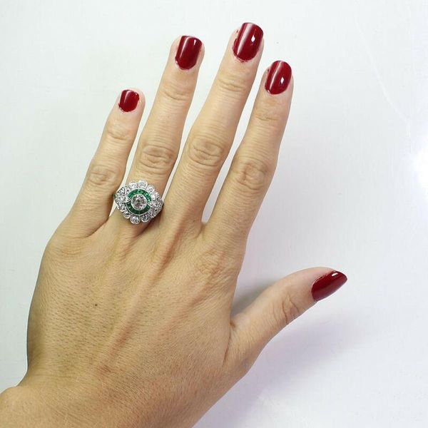 cluster rings green zircon inlaid two-tone ring retro luxury for party engagement, Golden;silver
cluster rings green zircon inlaid two-tone ring retro luxury for party engagement, Golden;silver