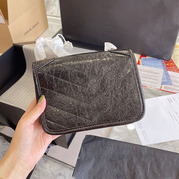 2021 oil wax leather niki flap mini bags genuine leather alligator/stone aged silver metal hardware cross body shoulder purse famous luxury
2021 oil wax leather niki flap mini bags genuine leather alligator/stone aged silver metal hardware cross body shoulder purse famous luxury