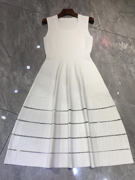 casual dresses black white pleated midi for women square collar threads connect sleeveless dress lady 2021, Black;gray
casual dresses black white pleated midi for women square collar threads connect sleeveless dress lady 2021, Black;gray