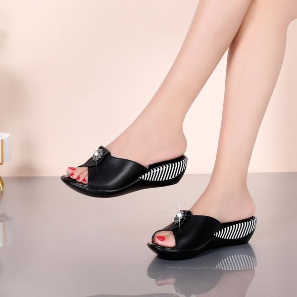 slippers 2021 summer platform flip flops fashion beach shoes woman bright diamond genuine leather sandals women wedges shoe, Black
slippers 2021 summer platform flip flops fashion beach shoes woman bright diamond genuine leather sandals women wedges shoe, Black