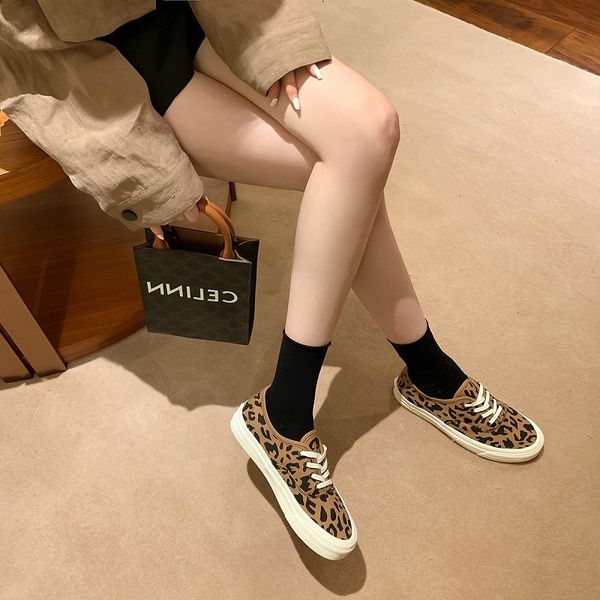2021 women casual shoes fashion flat outdoor des chaussures light brown size 35-40, Black
2021 women casual shoes fashion flat outdoor des chaussures light brown size 35-40, Black