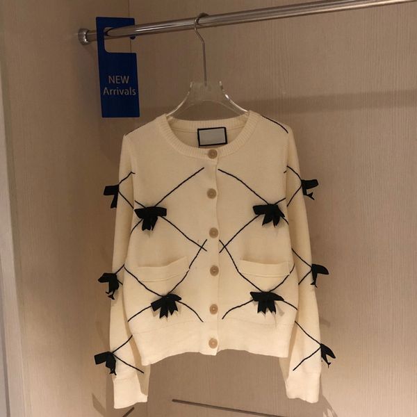 21 years early autumn new bow embroidery knitted cardigan women's temperament commuter wide long sleeve sweater trend, White;black
21 years early autumn new bow embroidery knitted cardigan women's temperament commuter wide long sleeve sweater trend, White;black