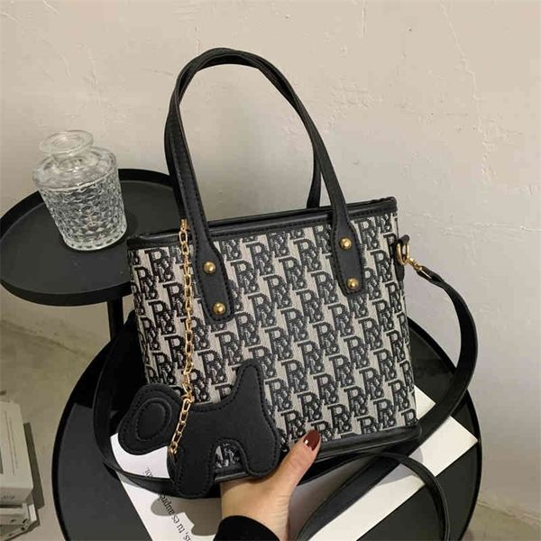 factory store shop net red small bag women's new trend fashion versatile one shoulder messenger bag trend portable bucket bag
factory store shop net red small bag women's new trend fashion versatile one shoulder messenger bag trend portable bucket bag