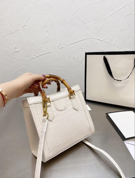 small onthego bag fashion designer luxury handbags purses crossbody bag women brand classic style genuine leather shoulder bags22*20cm
small onthego bag fashion designer luxury handbags purses crossbody bag women brand classic style genuine leather shoulder bags22*20cm