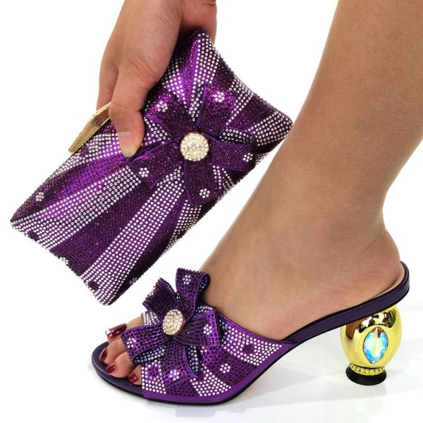 dress shoes 2021 design italian lady matching bag in purple color slingbacks sandals with thin heels for party, Black
dress shoes 2021 design italian lady matching bag in purple color slingbacks sandals with thin heels for party, Black