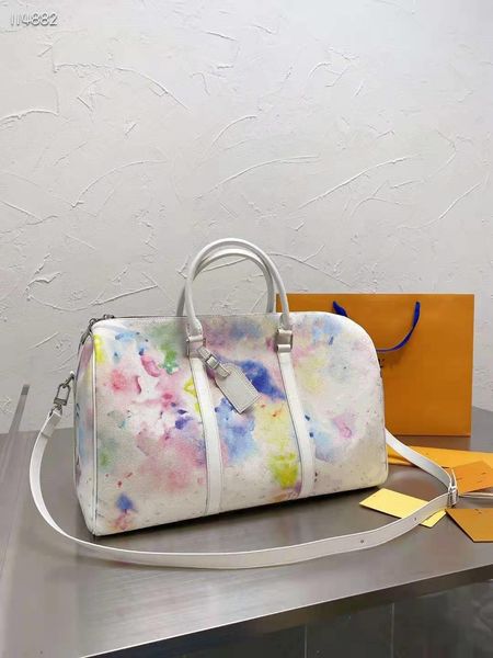 classic travel bag and handbag with white background and color painting provide super capacity for lovers, which can be carried on both shou
classic travel bag and handbag with white background and color painting provide super capacity for lovers, which can be carried on both shou