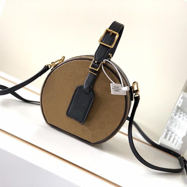 crossbody bags fashion luxury ladies shoulder bag fashionable and comfortable casual women diagonal size:17.5*16.5*7.5cm
crossbody bags fashion luxury ladies shoulder bag fashionable and comfortable casual women diagonal size:17.5*16.5*7.5cm