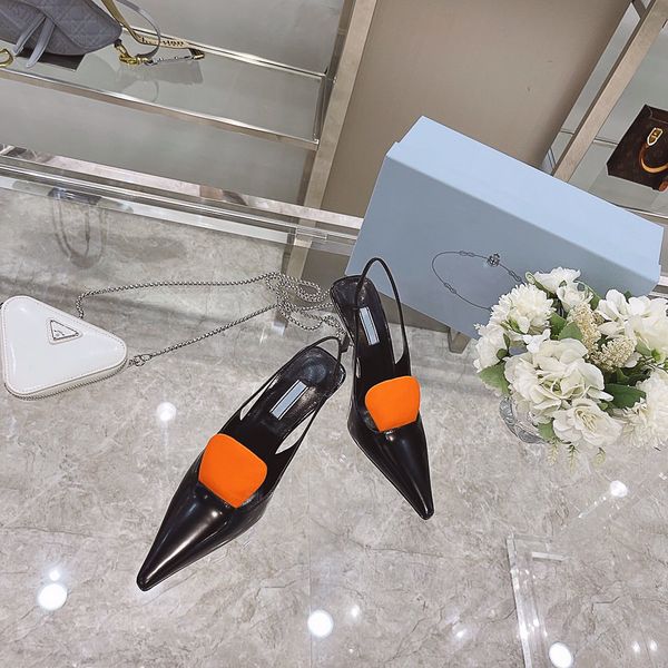 2021 luxury ladies sandals fashion trend woman shoes buckle metal buckle genuine leather party wedding slippers designer woman sandals size, Black
2021 luxury ladies sandals fashion trend woman shoes buckle metal buckle genuine leather party wedding slippers designer woman sandals size, Black