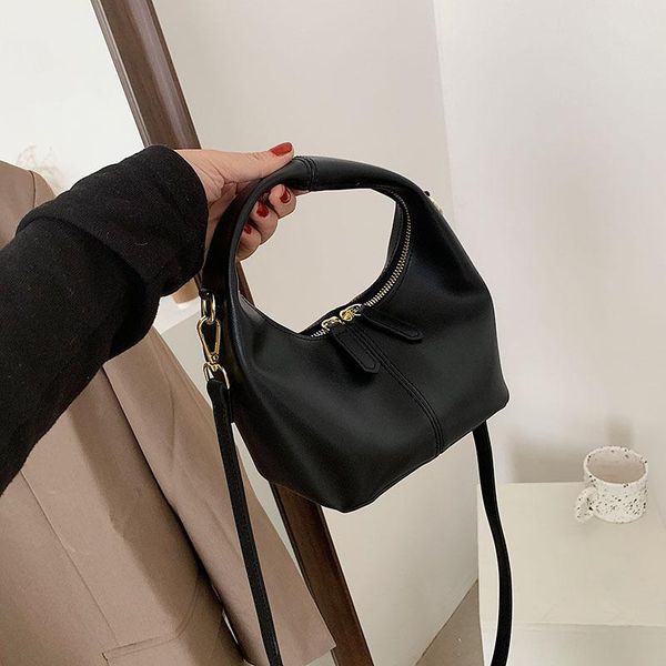totes 2021 trendy fashion ladies simple handbag high-quality net red hand-carrying one-shoulder messenger bag high-end niche
totes 2021 trendy fashion ladies simple handbag high-quality net red hand-carrying one-shoulder messenger bag high-end niche