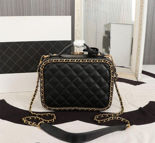 fashion luxury shopping bag center small luxuries assmall vanity case make-up box handbag cosmetic beauty suddenly increased a chain has
fashion luxury shopping bag center small luxuries assmall vanity case make-up box handbag cosmetic beauty suddenly increased a chain has
