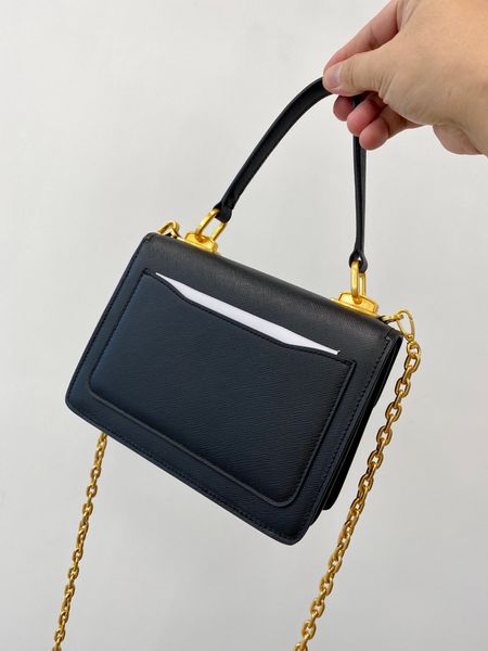 new brand women handbag fashion shoulder bag genuine leather large capacity totes luxury ladies travel handbags saffiano
new brand women handbag fashion shoulder bag genuine leather large capacity totes luxury ladies travel handbags saffiano