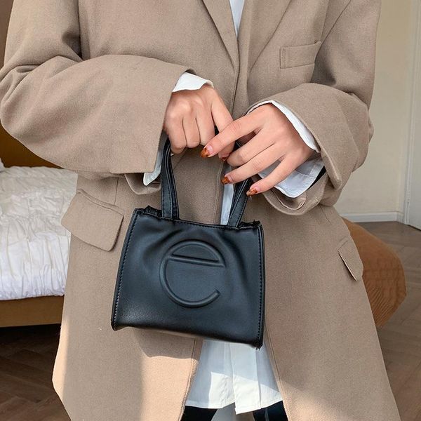 outdoor bags woman shoulder bag fashion pu chain messenger handbag large capacity shopping female trend in 2021
outdoor bags woman shoulder bag fashion pu chain messenger handbag large capacity shopping female trend in 2021