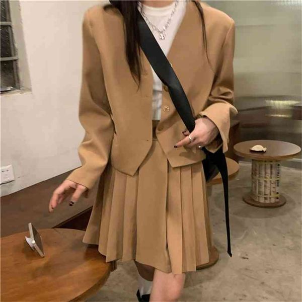 spring retro two piece set women fashion elegant v-neck long sleeve coat + high waist pleated mini skirt outfits 210519, White
spring retro two piece set women fashion elegant v-neck long sleeve coat + high waist pleated mini skirt outfits 210519, White