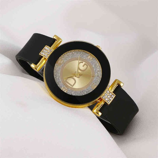 2022 new simple black white quartz watches women minimalist design silicone strap wristwatch big dial women's fashion creative watch, Slivery;brown
2022 new simple black white quartz watches women minimalist design silicone strap wristwatch big dial women's fashion creative watch, Slivery;brown