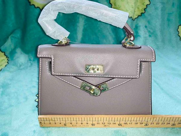 chaozhou litchi pattern doctor's vegetable basket women's one shoulder cross carry on medicine case bag
chaozhou litchi pattern doctor's vegetable basket women's one shoulder cross carry on medicine case bag