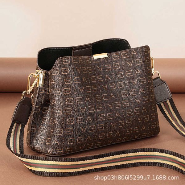 straddle 2020 new high capacity korean fashion 2021 bucket single shoulder messenger bag women's bag
straddle 2020 new high capacity korean fashion 2021 bucket single shoulder messenger bag women's bag