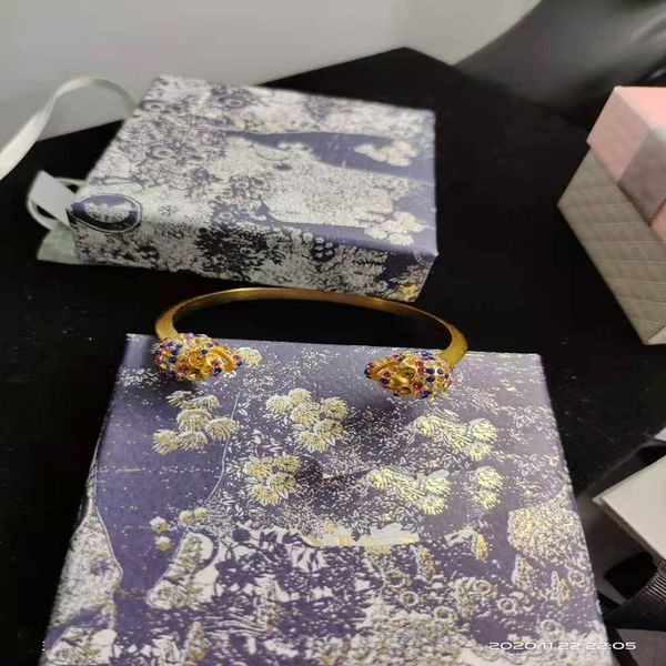 2021 new opening men's and women's same spider color diamond skull bracelet, Black
2021 new opening men's and women's same spider color diamond skull bracelet, Black