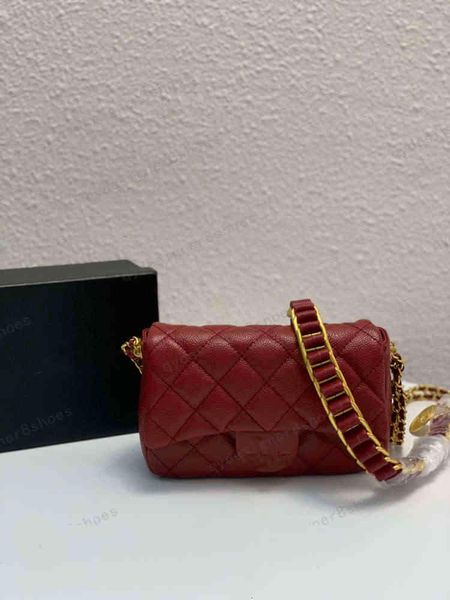 2021 early autumn gold coin red wine bag lychee pattern head layer cowhide double chain with large 21x13cm
2021 early autumn gold coin red wine bag lychee pattern head layer cowhide double chain with large 21x13cm