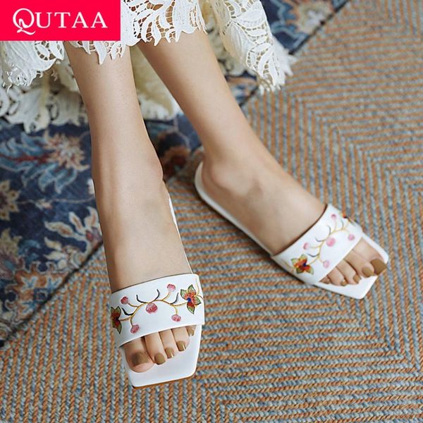qutaa 2021 pu leather slingback women flat heels summer embroidery slides women shoes fashion slingback sandals big size 34-43, Black
qutaa 2021 pu leather slingback women flat heels summer embroidery slides women shoes fashion slingback sandals big size 34-43, Black