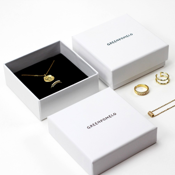 personalized business logo jewelry box ring packaging custom pure white gift chic boxes treasure holder with pad foam wrap
personalized business logo jewelry box ring packaging custom pure white gift chic boxes treasure holder with pad foam wrap