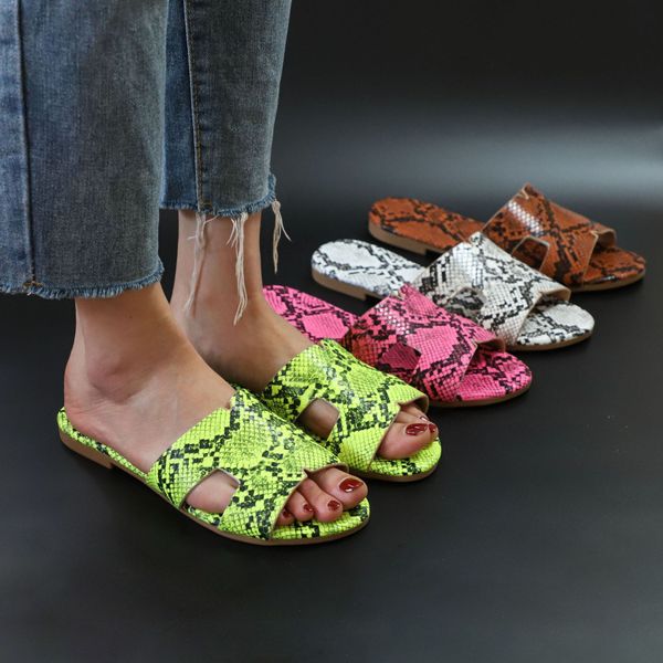 2021 flat fish mouth slippers female flat snake print foreign trade size 35-43, Black
2021 flat fish mouth slippers female flat snake print foreign trade size 35-43, Black