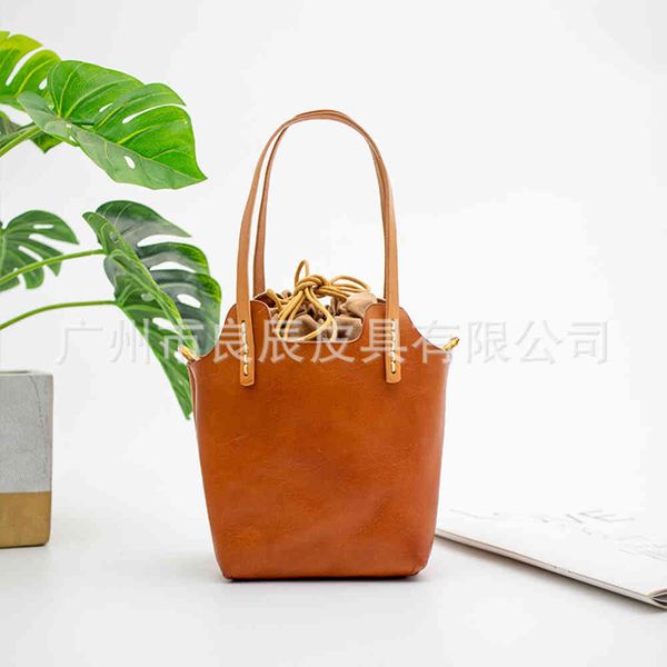 2020 new vegetable tanned leather handmade niche women's bag french vegetable basket leather hand-held messenger
2020 new vegetable tanned leather handmade niche women's bag french vegetable basket leather hand-held messenger