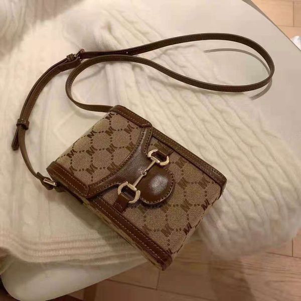luxury handbags this year's women's summer versatile 2021 new fashion niche messenger bag canvas autumn small square bag
luxury handbags this year's women's summer versatile 2021 new fashion niche messenger bag canvas autumn small square bag