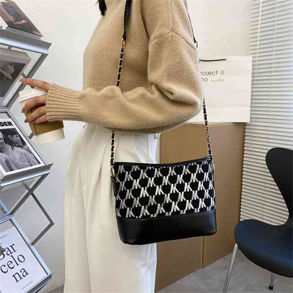 ins tide bucket 2020 new style messenger korean fashion chain women's shoulder vagrant bag
ins tide bucket 2020 new style messenger korean fashion chain women's shoulder vagrant bag