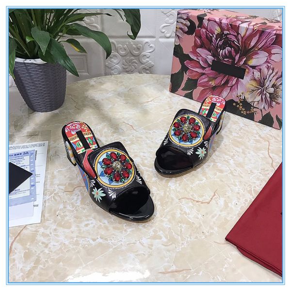 2021 women slippers 2 colors beautiful flower drill decoration box dust bag shoes wonderful print slide summer wide sandals with 6.5cm heels, Black
2021 women slippers 2 colors beautiful flower drill decoration box dust bag shoes wonderful print slide summer wide sandals with 6.5cm heels, Black