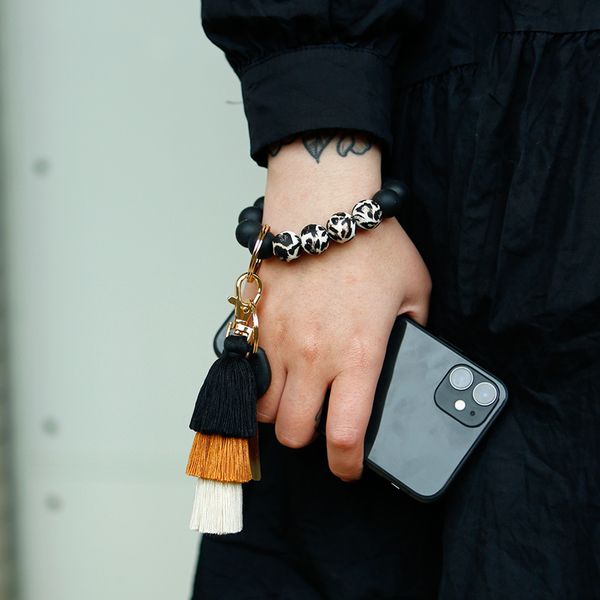 Cotton Thread Tassel 2022 New Leopard Pattern Silicone Bead Bracelet Key CLASP BRACELET Keychain K68228
Cotton Thread Tassel 2022 New Leopard Pattern Silicone Bead Bracelet Key CLASP BRACELET Keychain K68228