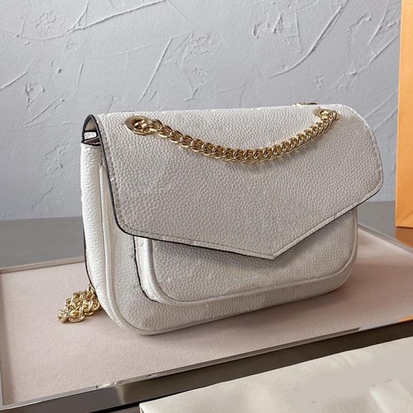 shoulder handbag women chain bag messenger bag envelope crossbody handbag genuine leather card wallet ladies flap bag letter printing, Black;red
shoulder handbag women chain bag messenger bag envelope crossbody handbag genuine leather card wallet ladies flap bag letter printing, Black;red