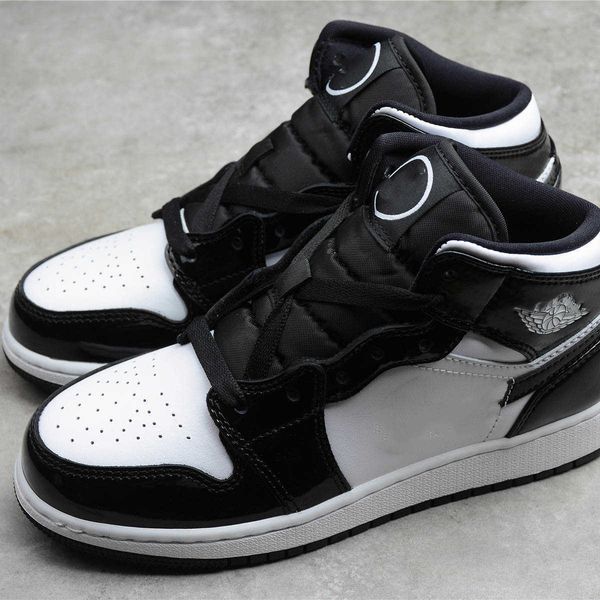 high version 1 mid se all star 2021 shoes jumpman 1s white black patent leather womens basketball mens sports sneakers
high version 1 mid se all star 2021 shoes jumpman 1s white black patent leather womens basketball mens sports sneakers