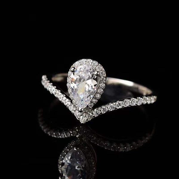 cluster rings water drop moissanite luxurious s925 silver wedding jewelry white d color 1-2ct diamond substitute, Golden;silver
cluster rings water drop moissanite luxurious s925 silver wedding jewelry white d color 1-2ct diamond substitute, Golden;silver