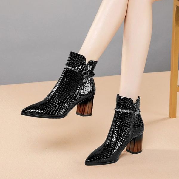 boots mljuese 2021 women ankle patent leather chains winter short plush black color pointed toe high heels
boots mljuese 2021 women ankle patent leather chains winter short plush black color pointed toe high heels