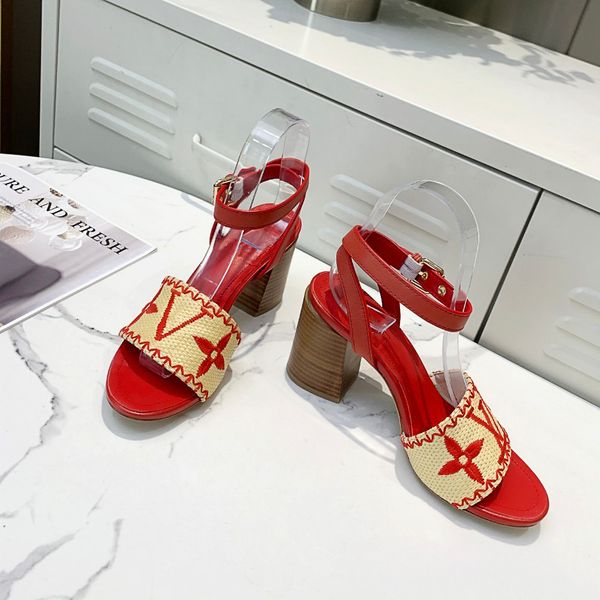 2021ss selling new designer women sandals with .5 cm high heels fashion sandals sizes 34-42 with full packing quality, Black
2021ss selling new designer women sandals with .5 cm high heels fashion sandals sizes 34-42 with full packing quality, Black