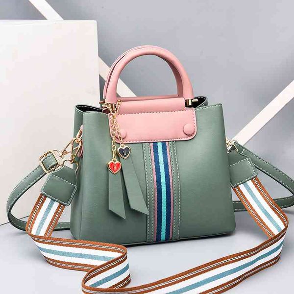three layer color contrast women's bag portable messenger 2021 trendy soft leather bucket fashion simple temperament, Black;red
three layer color contrast women's bag portable messenger 2021 trendy soft leather bucket fashion simple temperament, Black;red