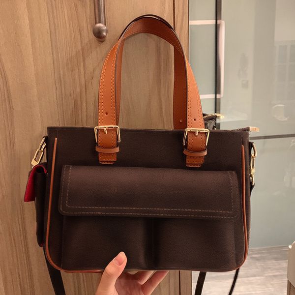 2021 new vintage floral printing letter leather bag women crossbody bag-hobos classical fashion messenger bags totes pu shoulderbags totes
2021 new vintage floral printing letter leather bag women crossbody bag-hobos classical fashion messenger bags totes pu shoulderbags totes