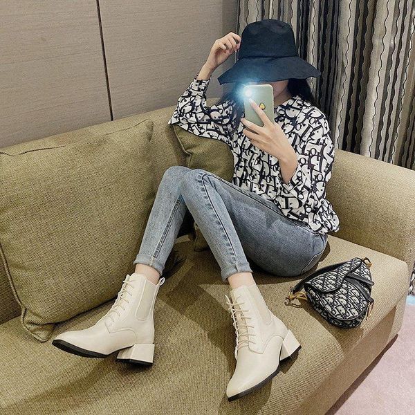 dress shoes spring and autumn 2021 simple retro middle heel ankle boot female thick square lace-up x489, Black
dress shoes spring and autumn 2021 simple retro middle heel ankle boot female thick square lace-up x489, Black