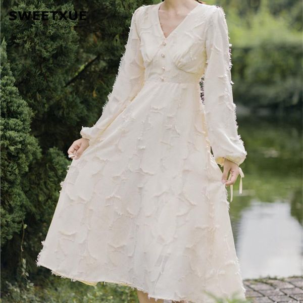 casual dresses sweetxue autumn v neck lantern sleeve chiffon dress flocked jacquard pearl buckle vintage elegant party club 2021, Black;gray
casual dresses sweetxue autumn v neck lantern sleeve chiffon dress flocked jacquard pearl buckle vintage elegant party club 2021, Black;gray